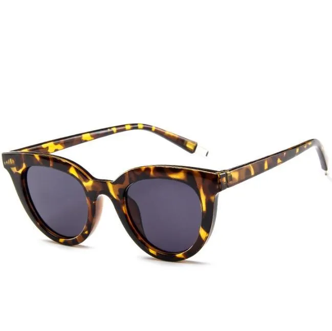 Round Retro Trendy Plastic Frame Sunglasses